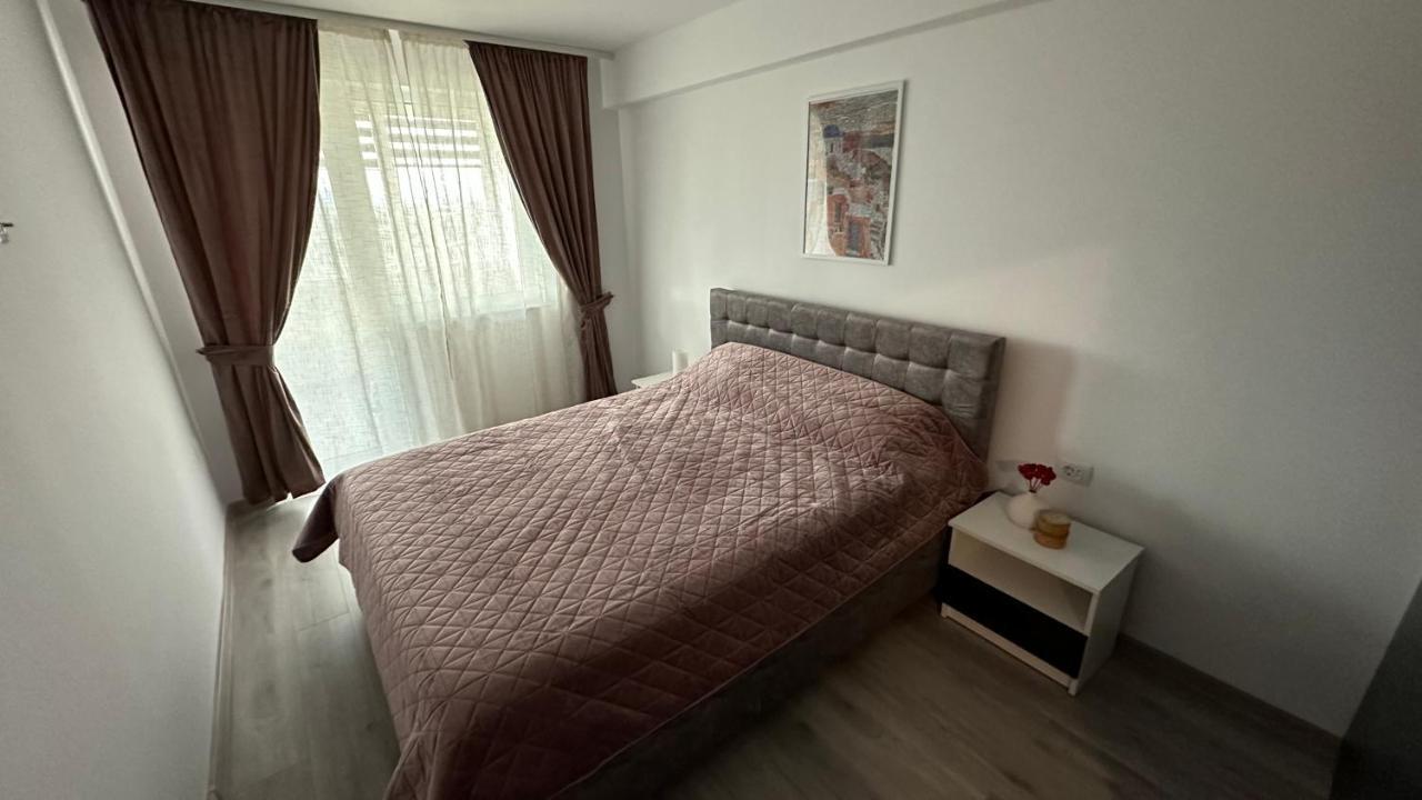 BacăuApartament Lux Bacovia 2アパートメント エクステリア 写真