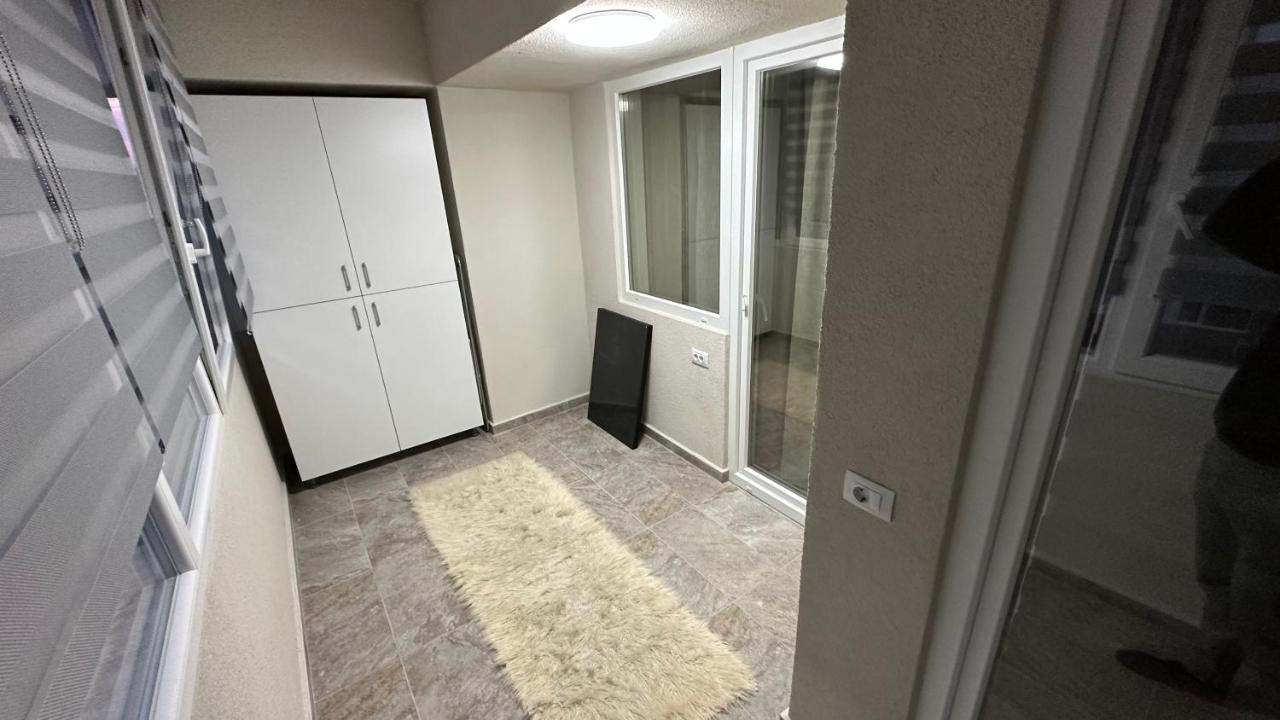 BacăuApartament Lux Bacovia 2アパートメント エクステリア 写真